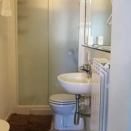 Giusy Oda ve Kahvaltı Marina Di Carrara