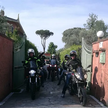 Giusy Oda ve Kahvaltı Marina Di Carrara